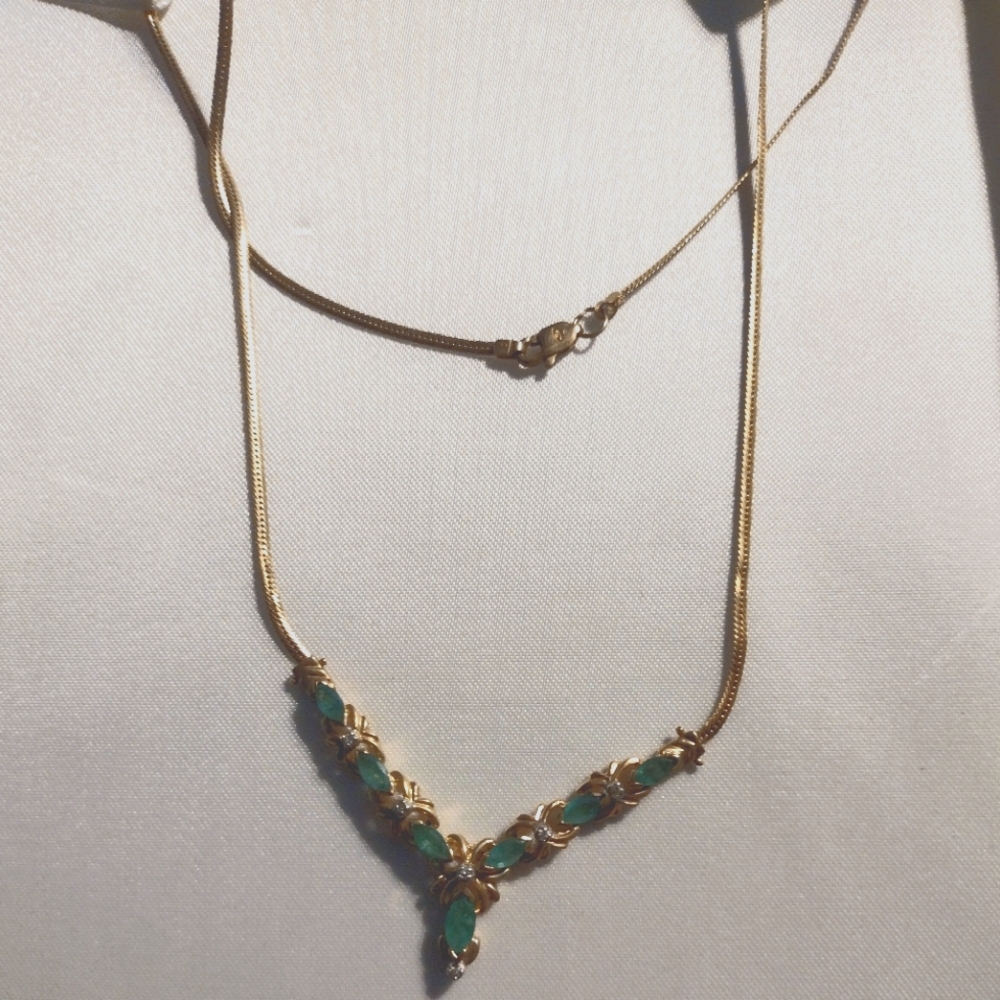 Zales 10kt gold and emerald necklace